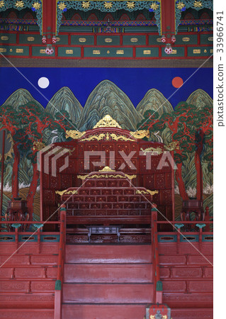 The throne, Kunjeongjeon (National Treasure No.223), Gyeongbokgung Palace (Historic Site No. 117), Jongno-gu, Seoul 33966741