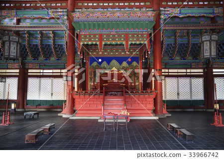 The throne, Kunjeongjeon (National Treasure No.223), Gyeongbokgung Palace (Historic Site No. 117), Jongno-gu, Seoul 33966742