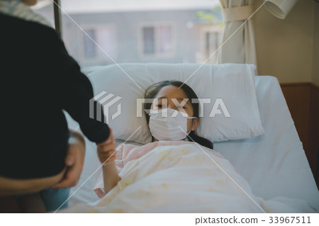 be hospitalized, calling on someone who is ill, girl 33967511