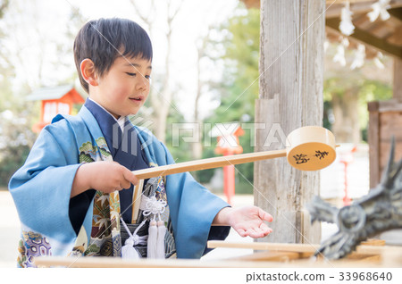 Seven three-five-five-year-old boy Seven three-five-five-year-old boy 33968640