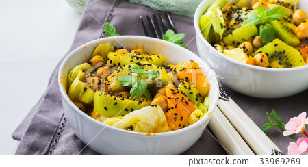 Light summer salad with kiwi, peach, chickpea Light summer salad with kiwi, peach, chickpea 33969269