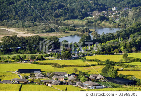 位於慶北省安東市洛東江的Hahoe村 33969303