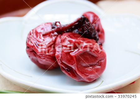 Umeboshi 10-year-old pickled with shiso 33970245