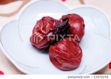 Umeboshi 10-year-old pickled with shiso Umeboshi 10-year-old pickled with shiso 33970248