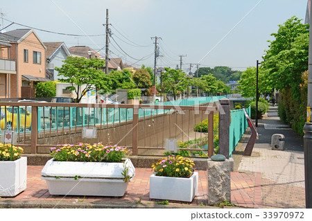 在Fujimigaoka附近的Tsukimibashi Kanda河 在Fujimigaoka附近的Tsukimibashi Kanda河 33970972