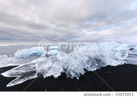 Iceberg pieces on Diamond beach 33972051