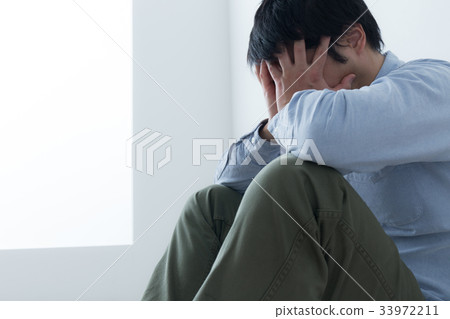 A young man 33972211