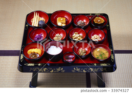 Vegetarian food 33974327