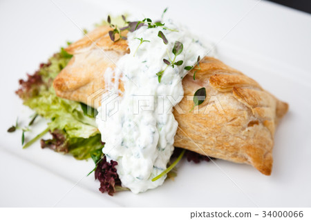 Traditional russian pie 34000066