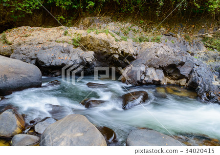 Scenery in Khao Sok National Park in Thailand 34020415