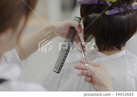 理髮場面燙髮美容院股票照片 34052683