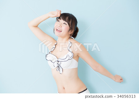 A swimsuit lady 34056313