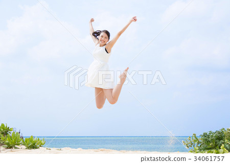 Young woman jumping 34061757