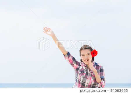 Young lady travel 34063965
