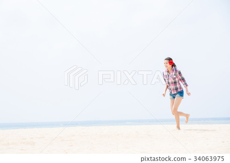 Sandy beach running woman Sandy beach running woman 34063975