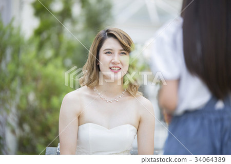 Girl handing over a bouquet to the bride 34064389