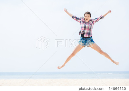 Young woman jumping Young woman jumping 34064510