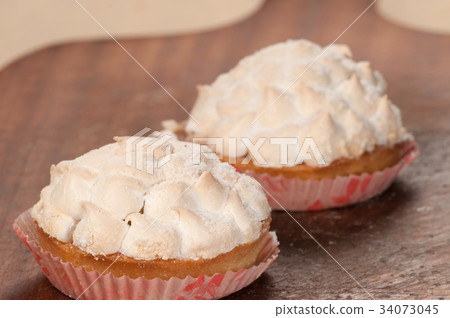 Crostata with apples and cream Crostata with apples and cream 34073045