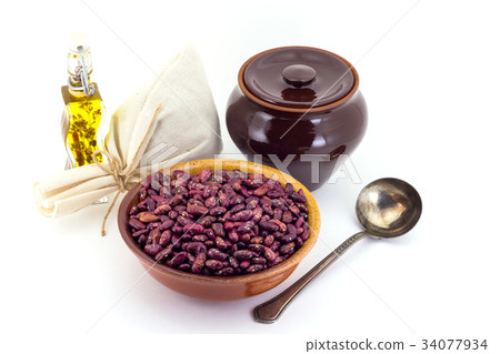 The composition of the Red beans in a clay pial 34077934