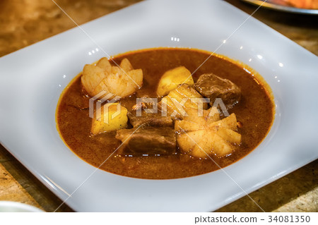 Chicken massaman curry Chicken massaman curry 34081350