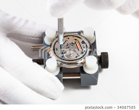 repairing quartz wristwatch close up 34087585