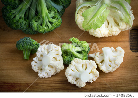 Broccoli and cauliflower Broccoli and cauliflower 34088563