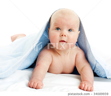 baby girl im towel 34089939
