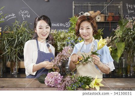 Mother, daughter, florist, florist Mother, daughter, florist, florist 34130031