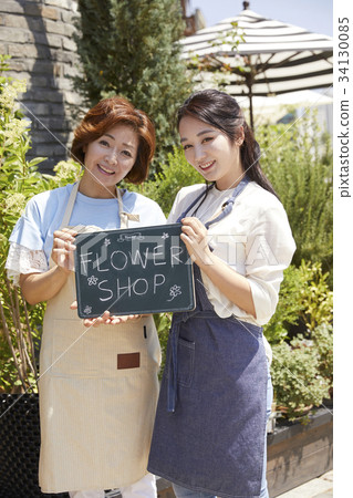 Mother, daughter, florist, florist Mother, daughter, florist, florist 34130085