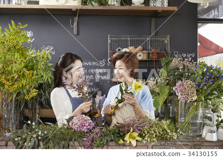 Mother, daughter, florist, florist 34130155
