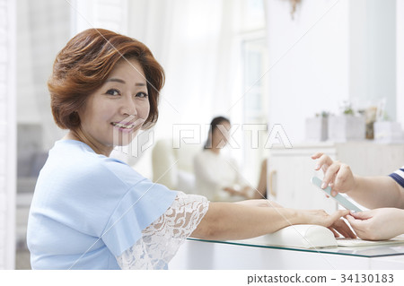 母親,女兒,母親和女兒約會,美甲 母親,女兒,母親和女兒約會,美甲 34130183