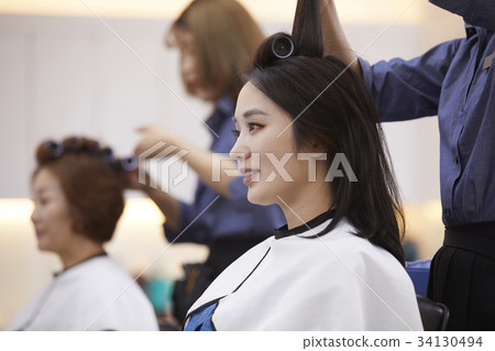 Mother, daughter, mother and daughter dating, beauty salon Mother, daughter, mother and daughter dating, beauty salon 34130494
