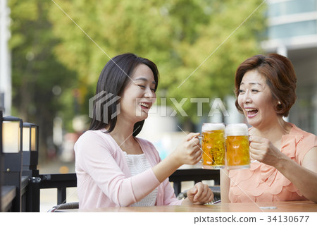 母親,女兒,母親和女兒約會 母親,女兒,母親和女兒約會 34130677