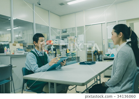 interview, an interview, store manager 34136860