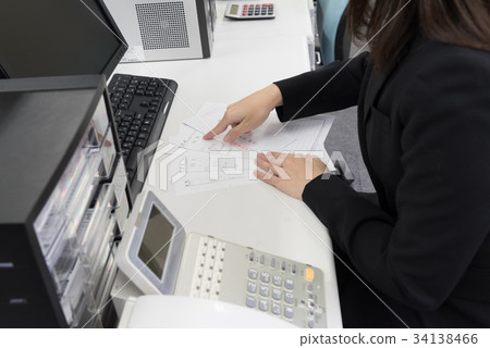 招聘人員檢查簡歷 招聘人員檢查簡歷 34138466