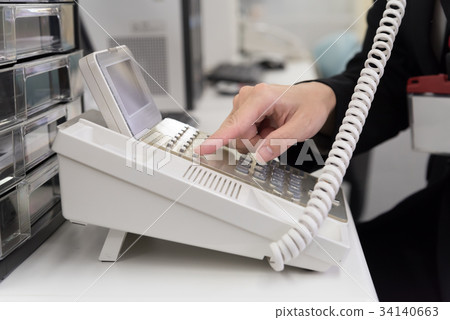 女員工打電話 34140663