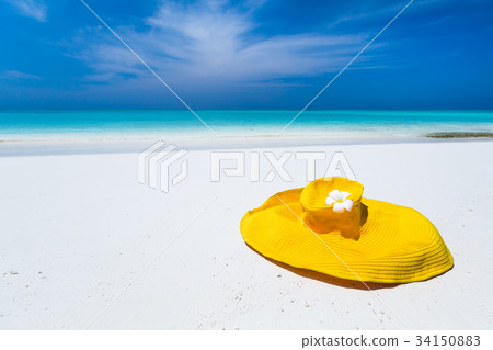 Straw yellow sunhat on perfect Maldives beach 34150883