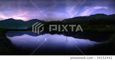 Starry night view of the Hachi Kita Kogen (Muraoka, Kami-cho, Mikata-gun, Hyogo Prefecture) *Photo location information is available in the comment section of the work 34152432