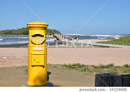Yellow post of happiness Yellow post of happiness 34159006