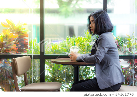 Portrait of a bussiness woman Portrait of a bussiness woman 34161776