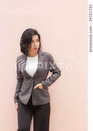 Portrait of a bussiness woman Portrait of a bussiness woman 34161783