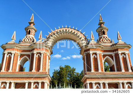 The arch of palace in Tsaritsyno, Moscow 34162605
