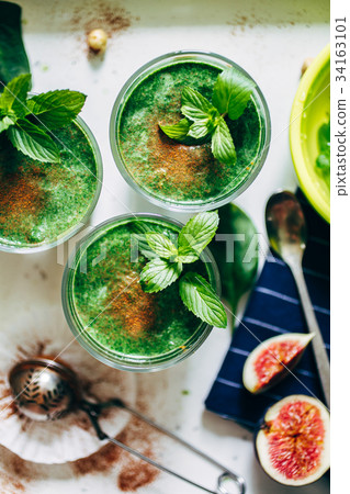 Green smoothies with leaves of fresh mint Green smoothies with leaves of fresh mint 34163101