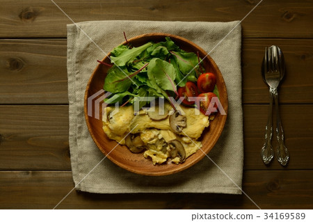 Mushroom omelet 34169589