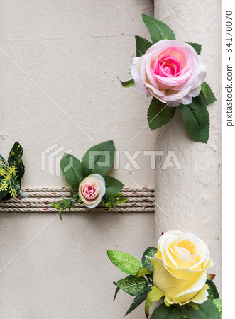 Detail of the artificial rose. 34170070