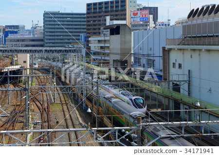 Train to and from the Limited Express Super Hitachi 34171941