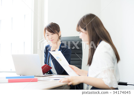 商務休閒女性 商務休閒女性 34174045