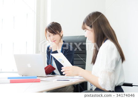 商務休閒女性 商務休閒女性 34174046