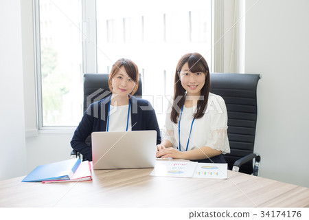 商務休閒女性 商務休閒女性 34174176