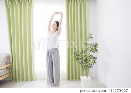 窗邊的女人 34175007